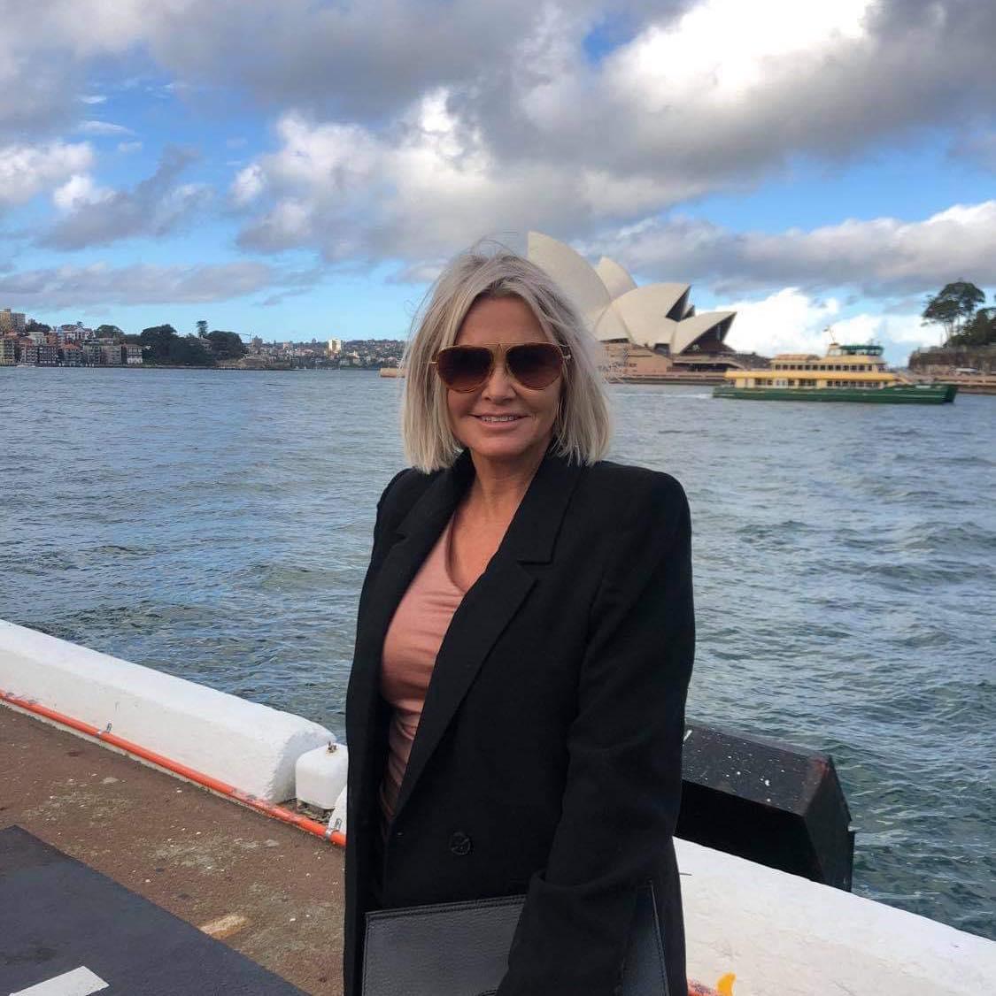 Get to know the girls - Kelly