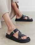 La Tribe Aki Slide in Black