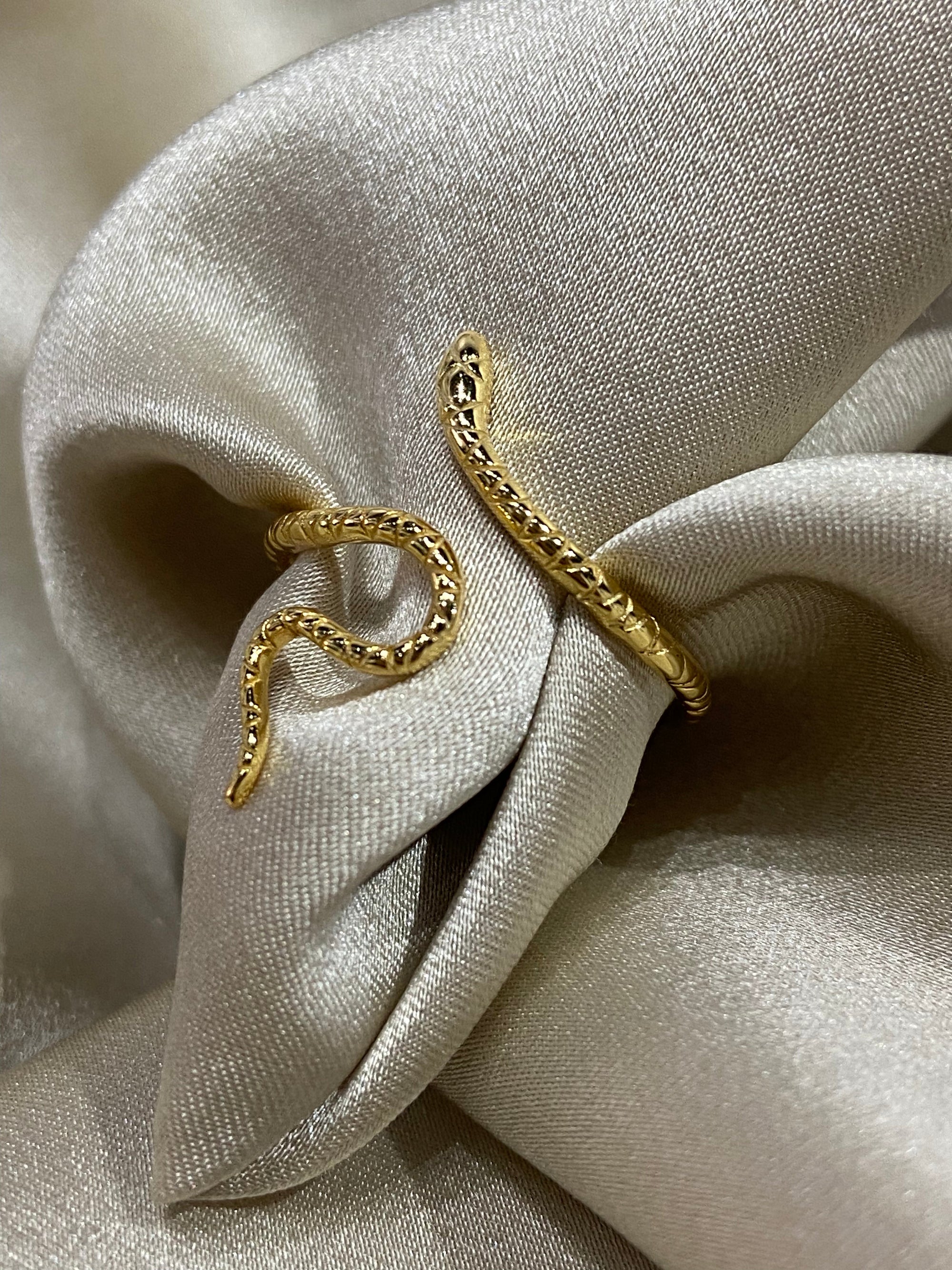 Smith Serpenti Ring in GOLD