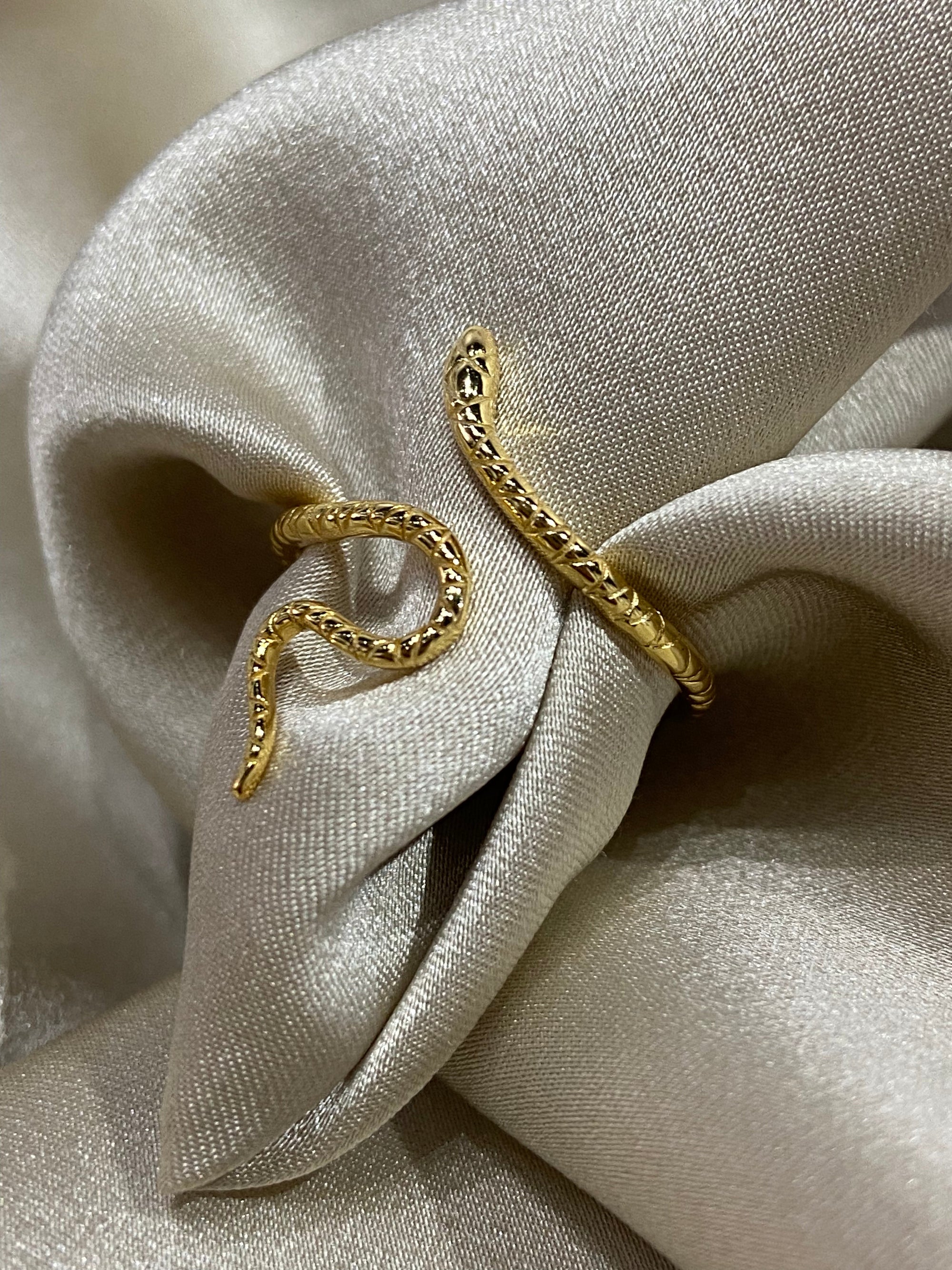 Smith Serpenti Ring in GOLD