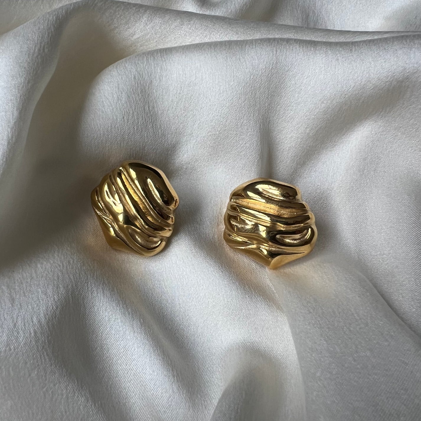 Smith Yilan Ripple Earring in GOLD