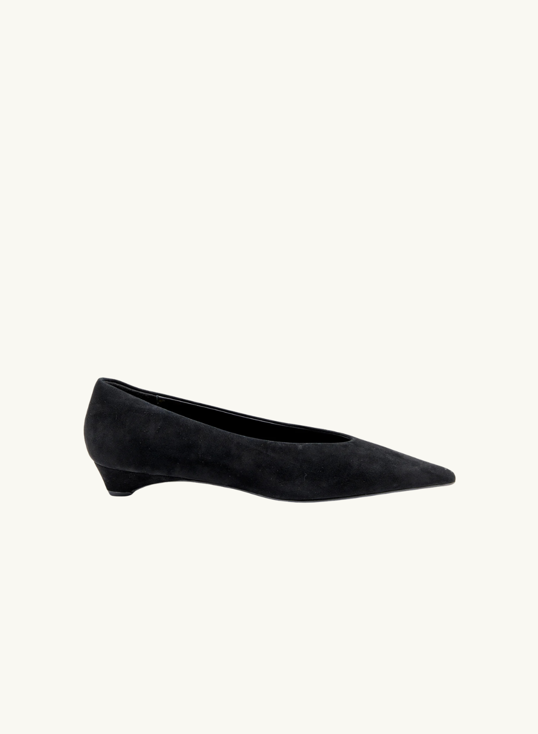 Elyson Luca in Black