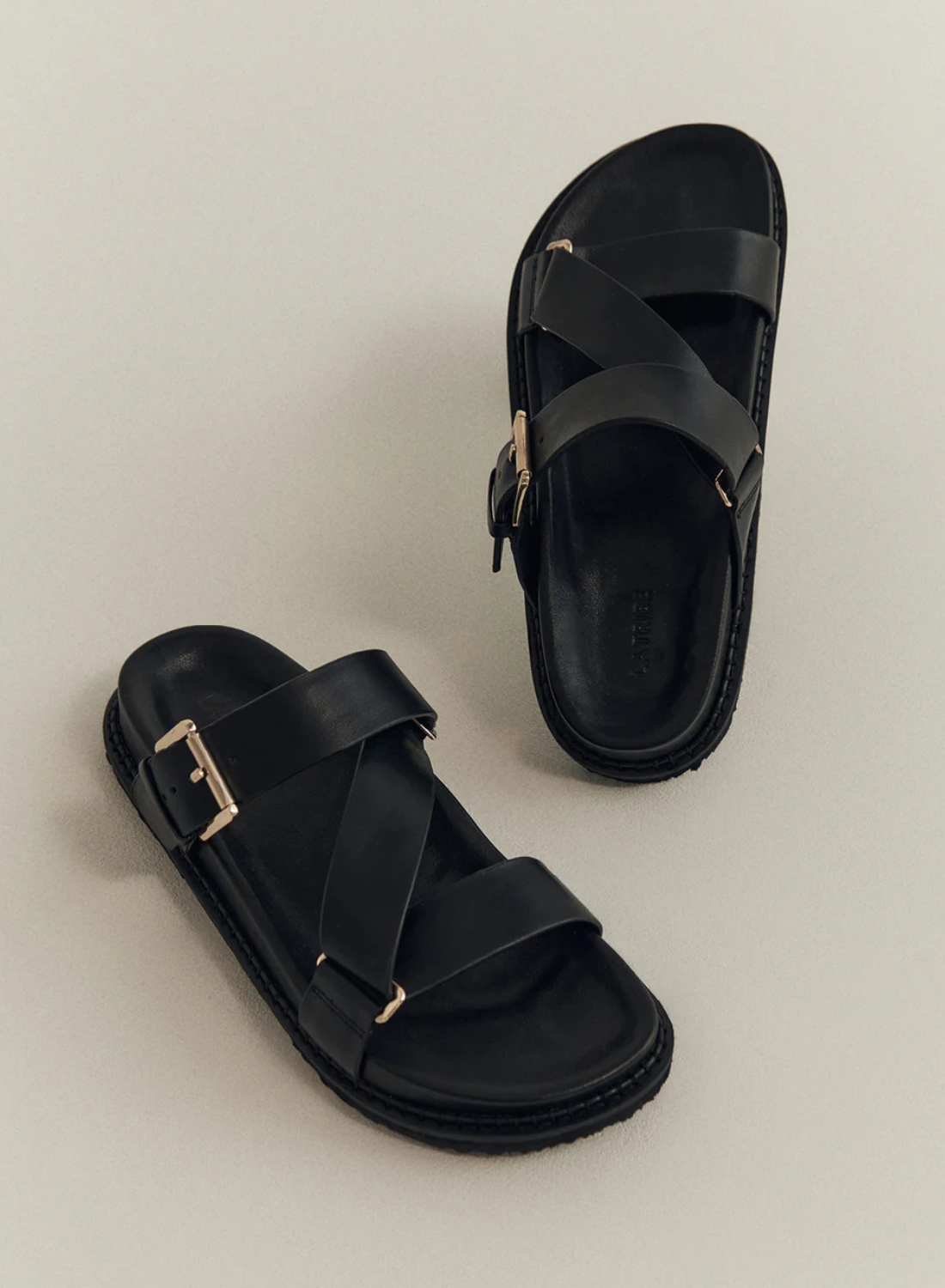 La Tribe Aki Slide in Black