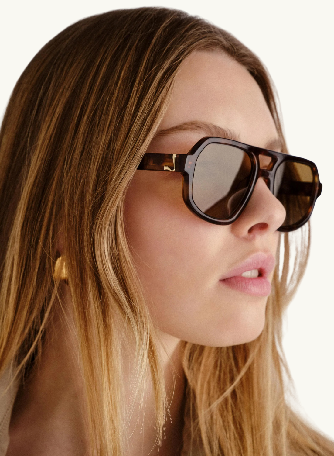 Luv Lou Banks Sunglasses in Moss Tort