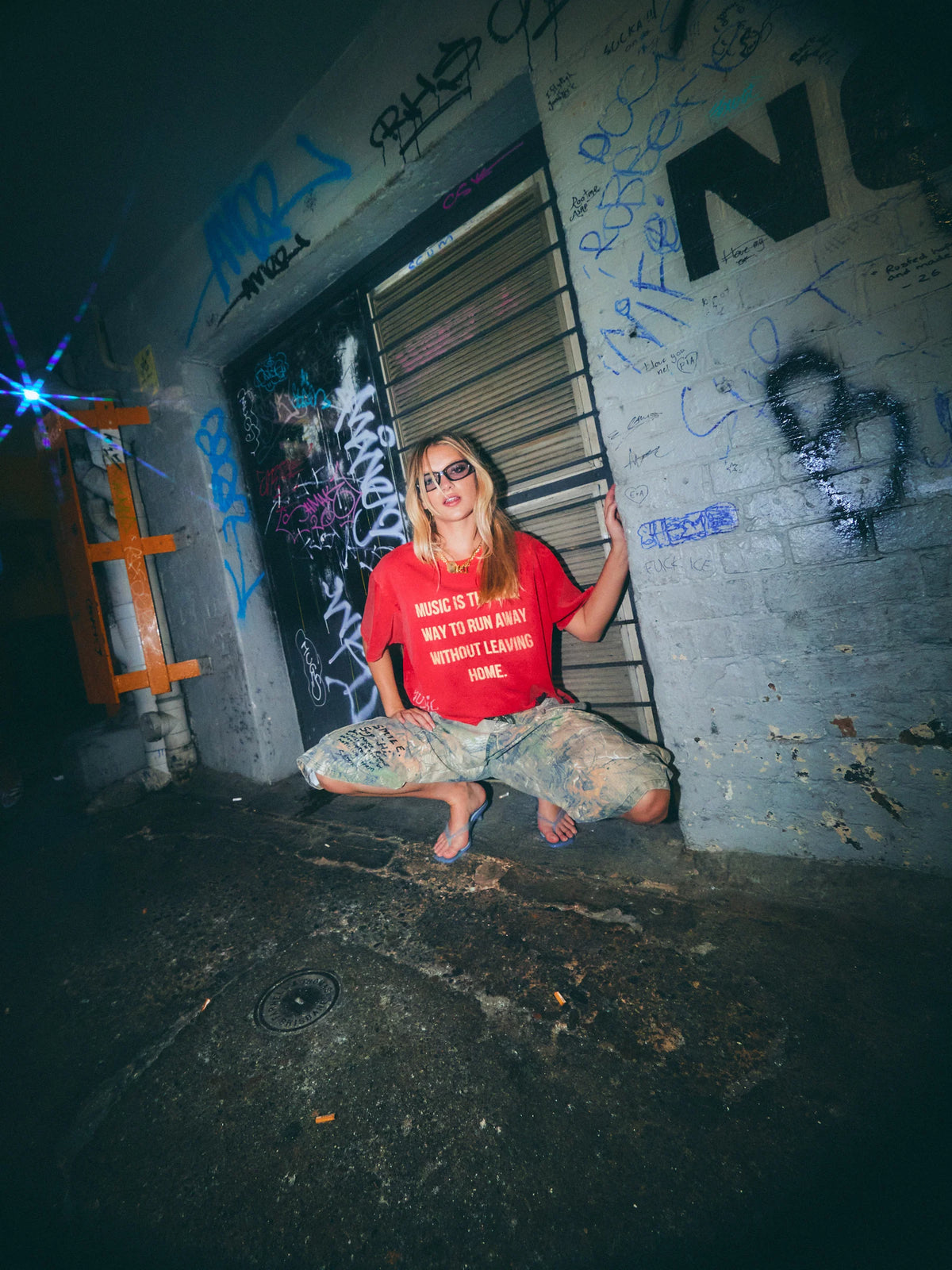 Red Bottom Formal Sabbi The Vinyl Shop Tee in Red – Frolic Girls